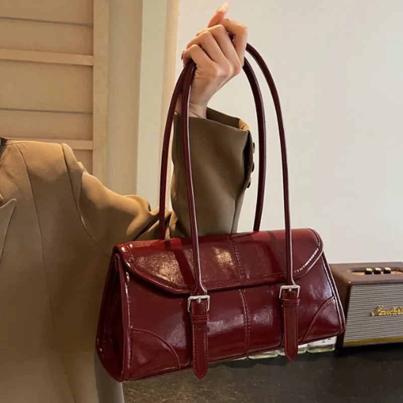 High End Burgundy Oil Wax Leather Underarm Bag Elegant Womens Magnetic Buckle Shoulder Bag Commuter Versatile Ladies Tote Bags