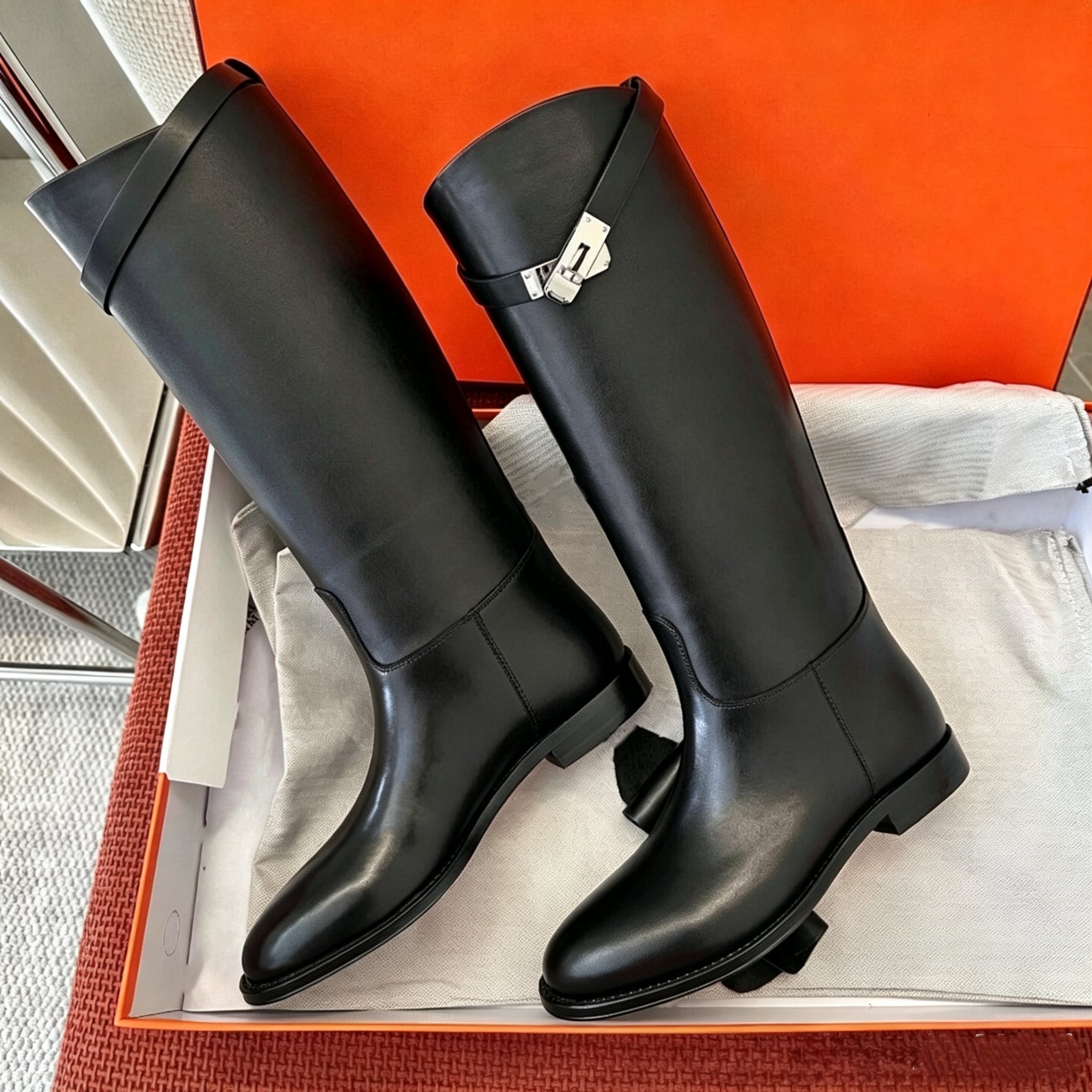 Factory wholesale top quality luxury designer mid length waterproof and anti slip rain boots for women's knights, fashionable black rubber k