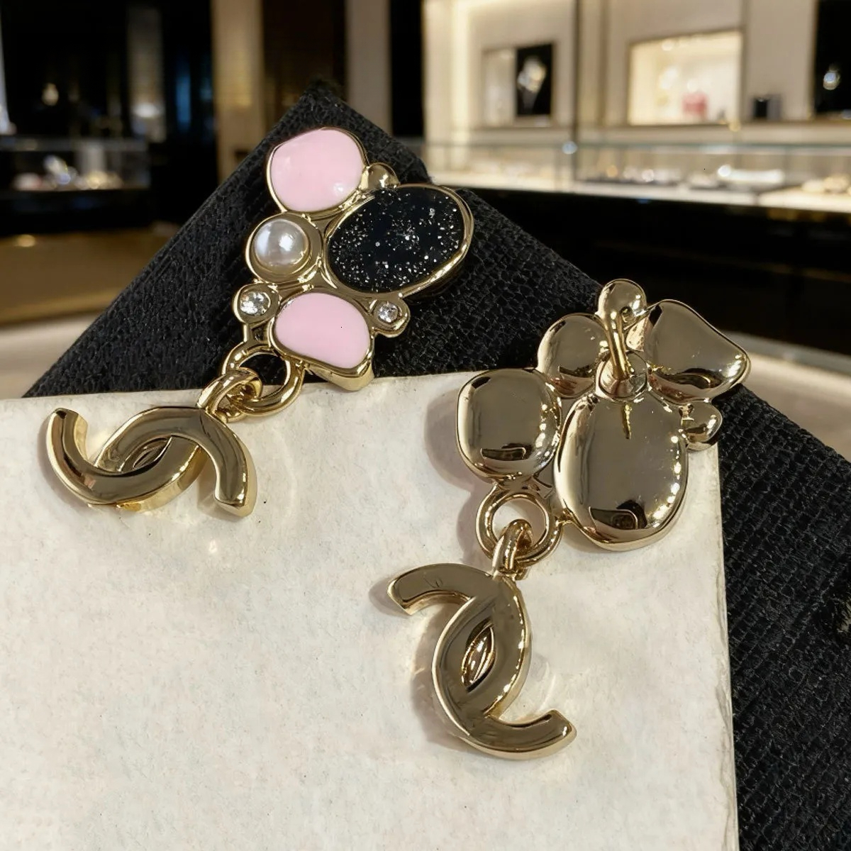 Boucles d'oreilles Designer CC 25 nouvelles pièces de bijoux vintage dans un style palais avec un tempérament cool et élégant Boucles d'oreilles