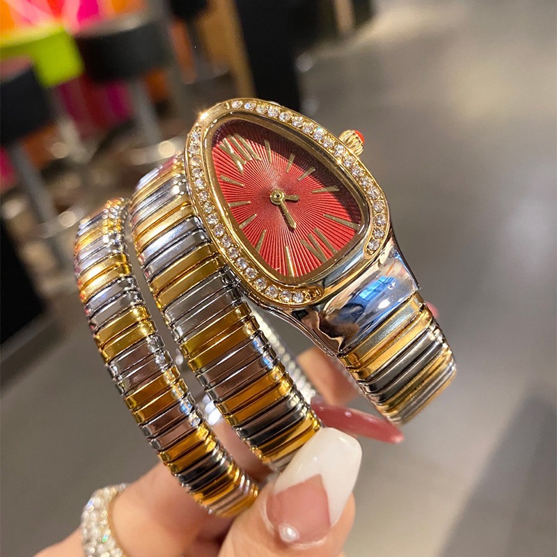 New retro diamond-studded fashionable multi-purpose quartz women's wristwatch classic style designer model luxurious version