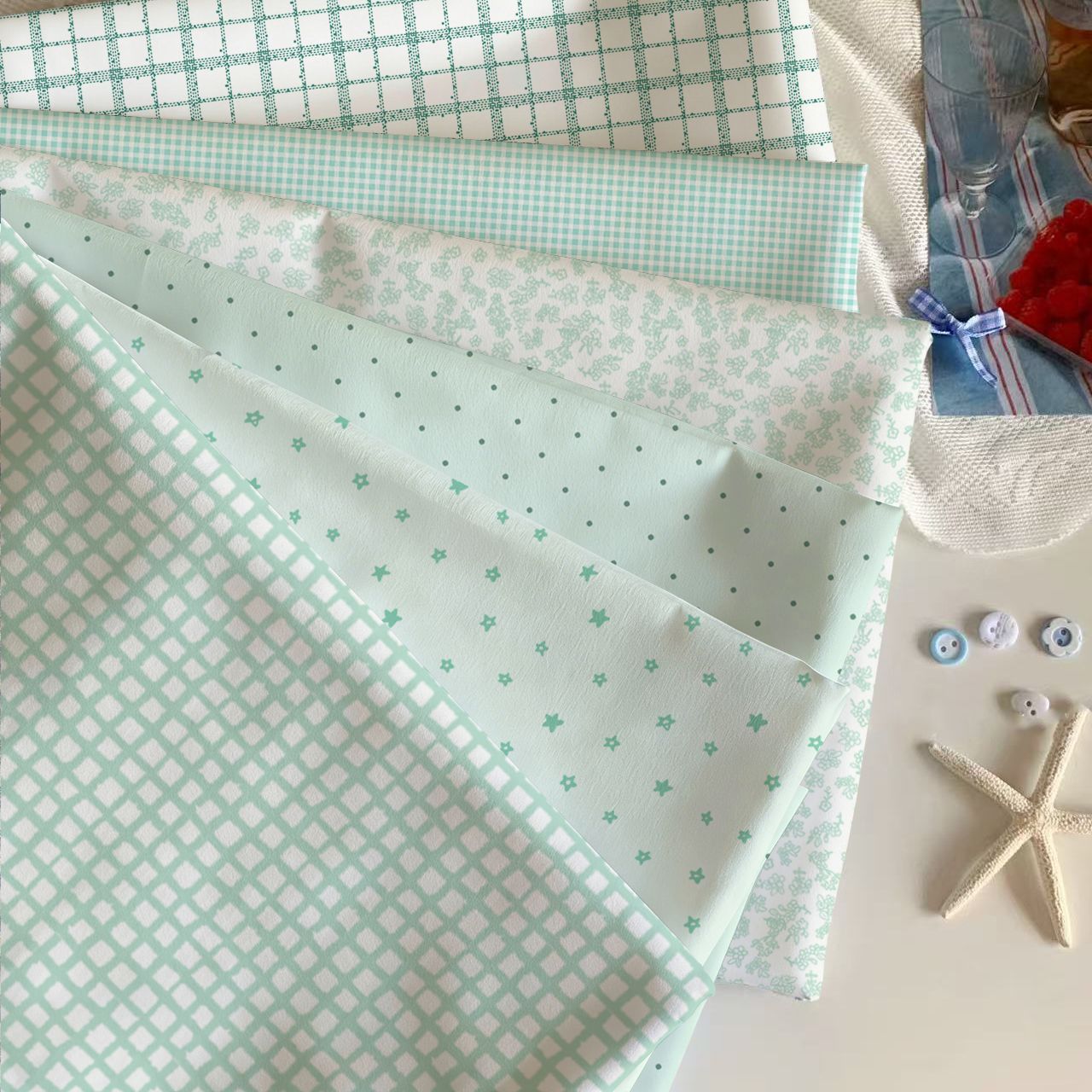 Spring-style Korean-inspired Mint Floral and Plaid Tablecloth