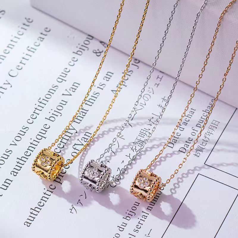 18K Gold Plated Kaleidoscope Clover Necklace Brand Classic Stainless Steel Pendant Necklace Designer Fashionable Crystal Necklace For Women Luxur