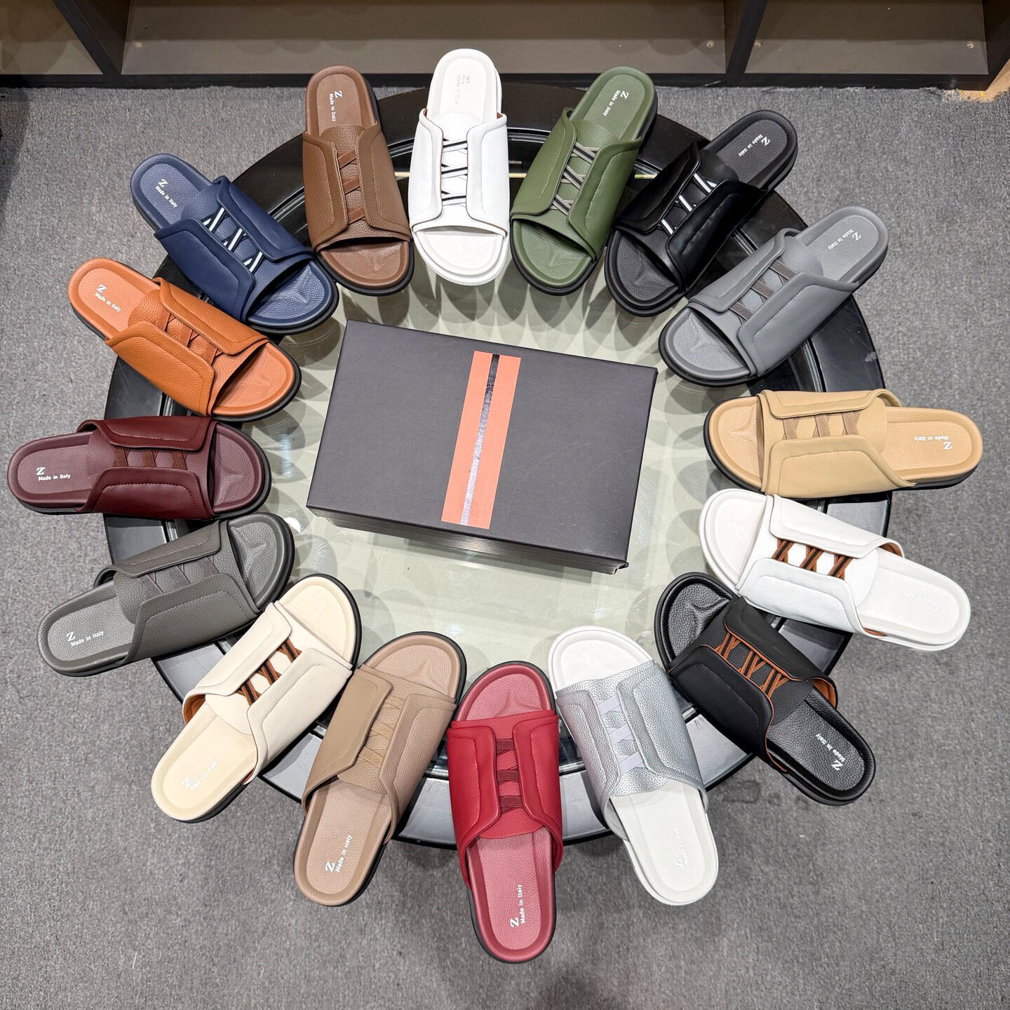 Fashion New slippers Outdoor casual 10a Classis sandal Mule bzegnamens Home shoe Designer Summer Flat Suede Men sandale Beach pool Genuine Leather l