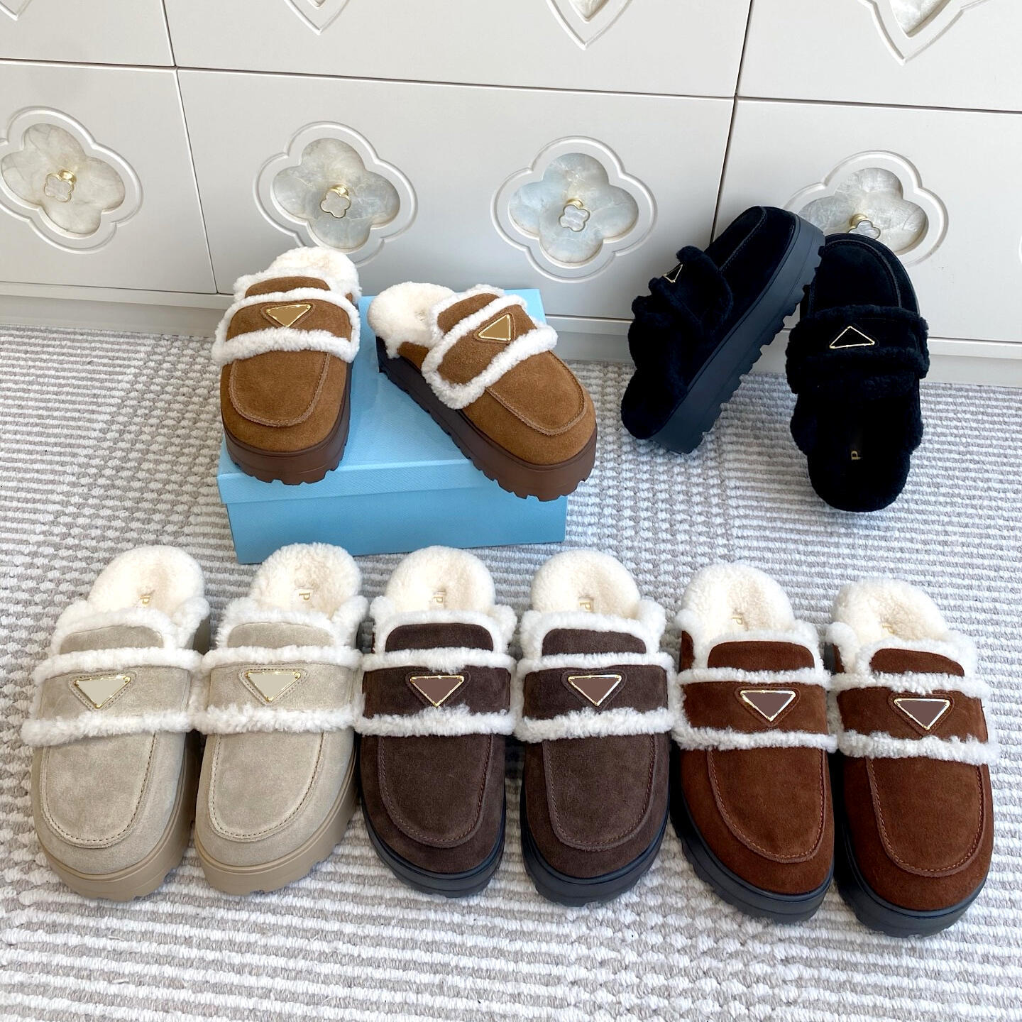 luxury Designer slippers sandal 10a casual shoe Mule Fur warm Triangle Metal sheet Outdoor travel Winter Teddy platform Wool slide Home brown tazz F