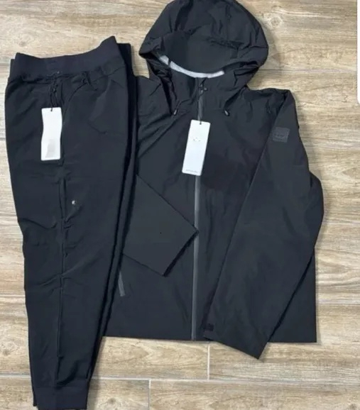 Desiger Shell Jacket Set mes Outdoor Moutaieerig Seam Sealed Hard Fitess Traiig quarter Zipper Hooded Waterproof Widproof Breathable Hikig Coat For