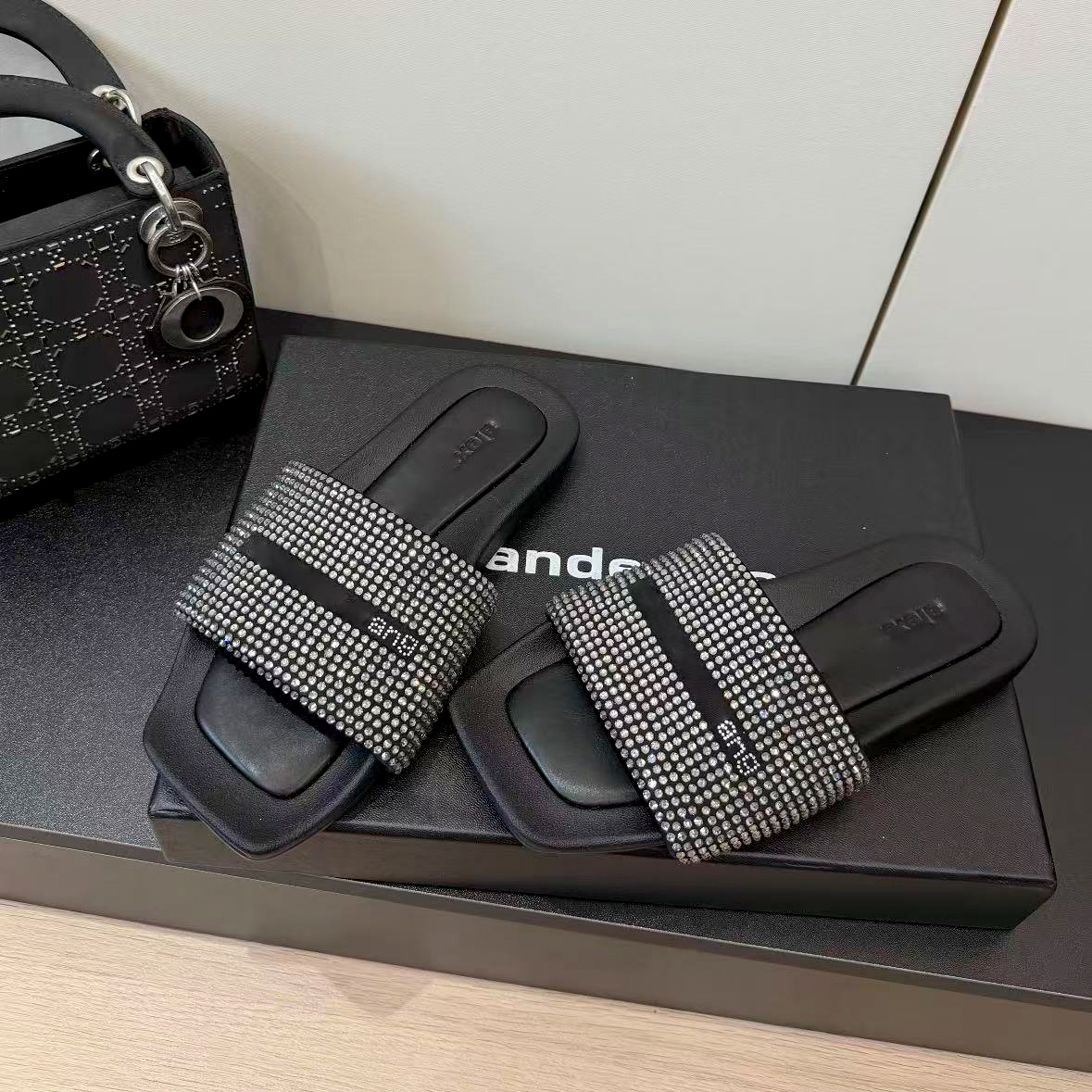 ang Rhinestone slippers sandals Home shoes women 1 1 Designer Summer Mule Fashion Wedge slide Top quality Rubber Open Toe luxurys Beach pool Casual