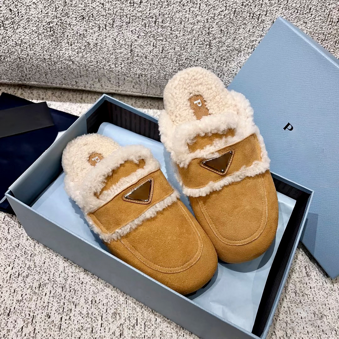 Teddy Furry Home shoes slide Metal sheet Designer Women Mule slippers Winter warm Slip On High quality casual shoe Wool sandal luxury brown Triangle
