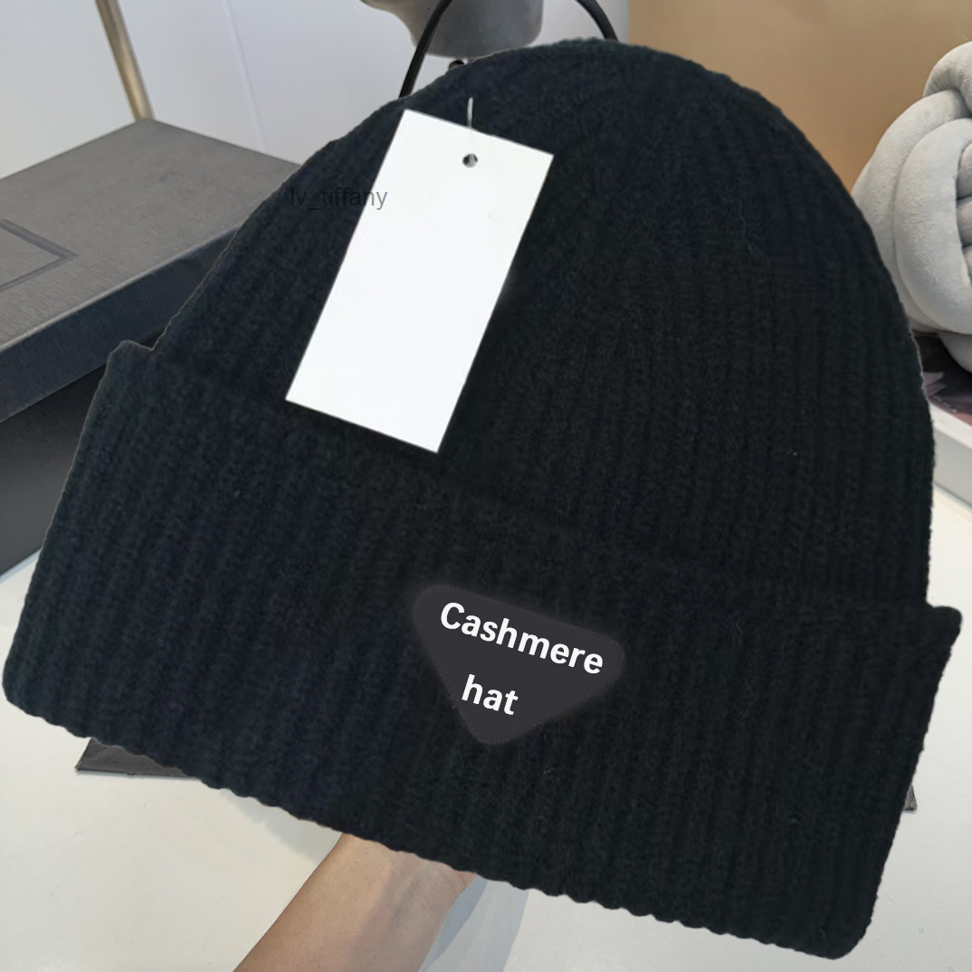 Luxury soft Women's Winter Cashmere casquette designer Beanie cap Men's thermal Trucker Hat Hairball Ski hat