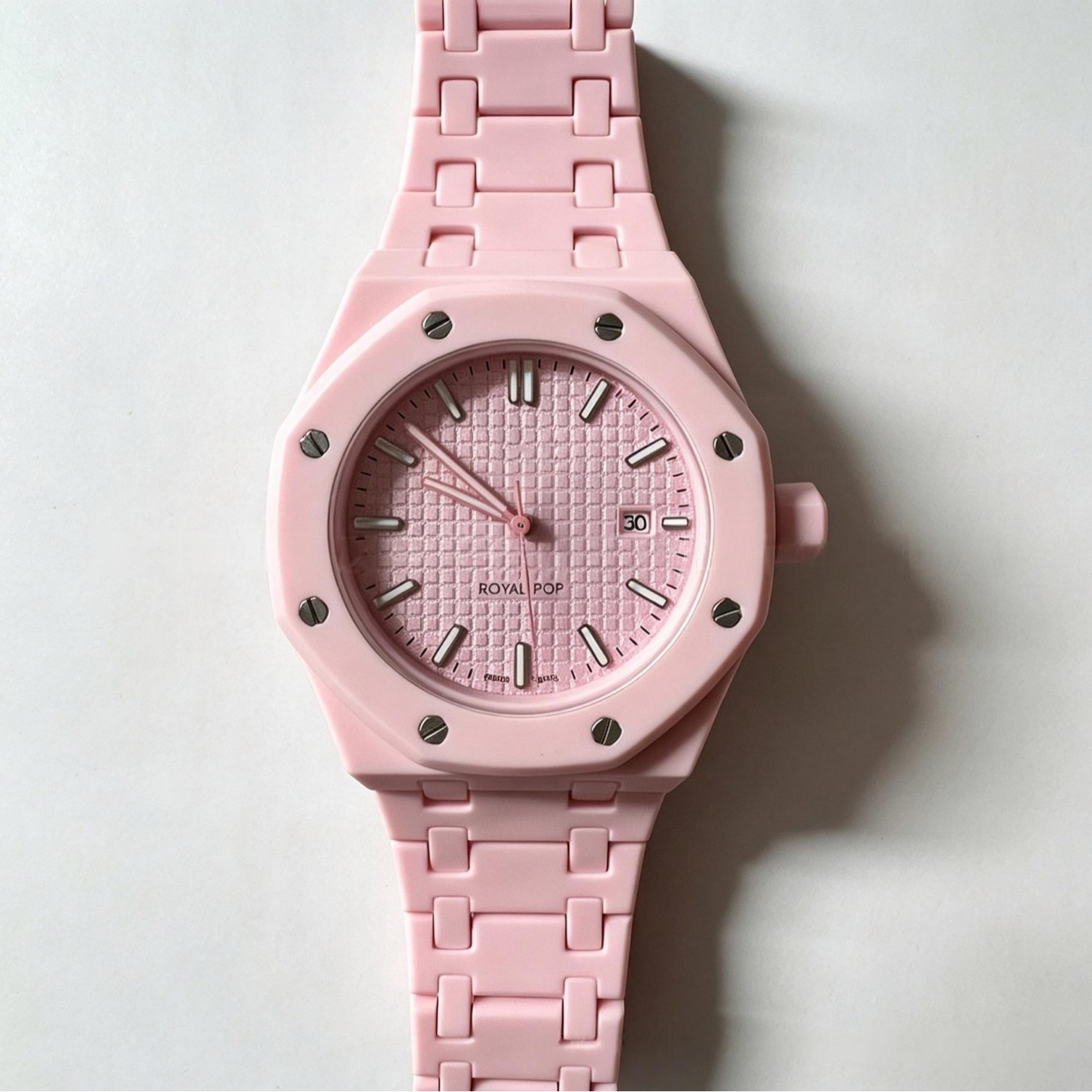 New best-selling plastic men's quartz watch strap with Arabic numerals, featuring a business style, durable and shock-resistant quartz watch.