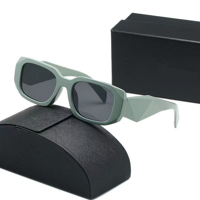 Vintage Small Square Sunglasses for Women Men UV400 Protection PC Frame Trendy Rectangle Shades Outdoor Driving Street Fashion Eyewear with Gift Box