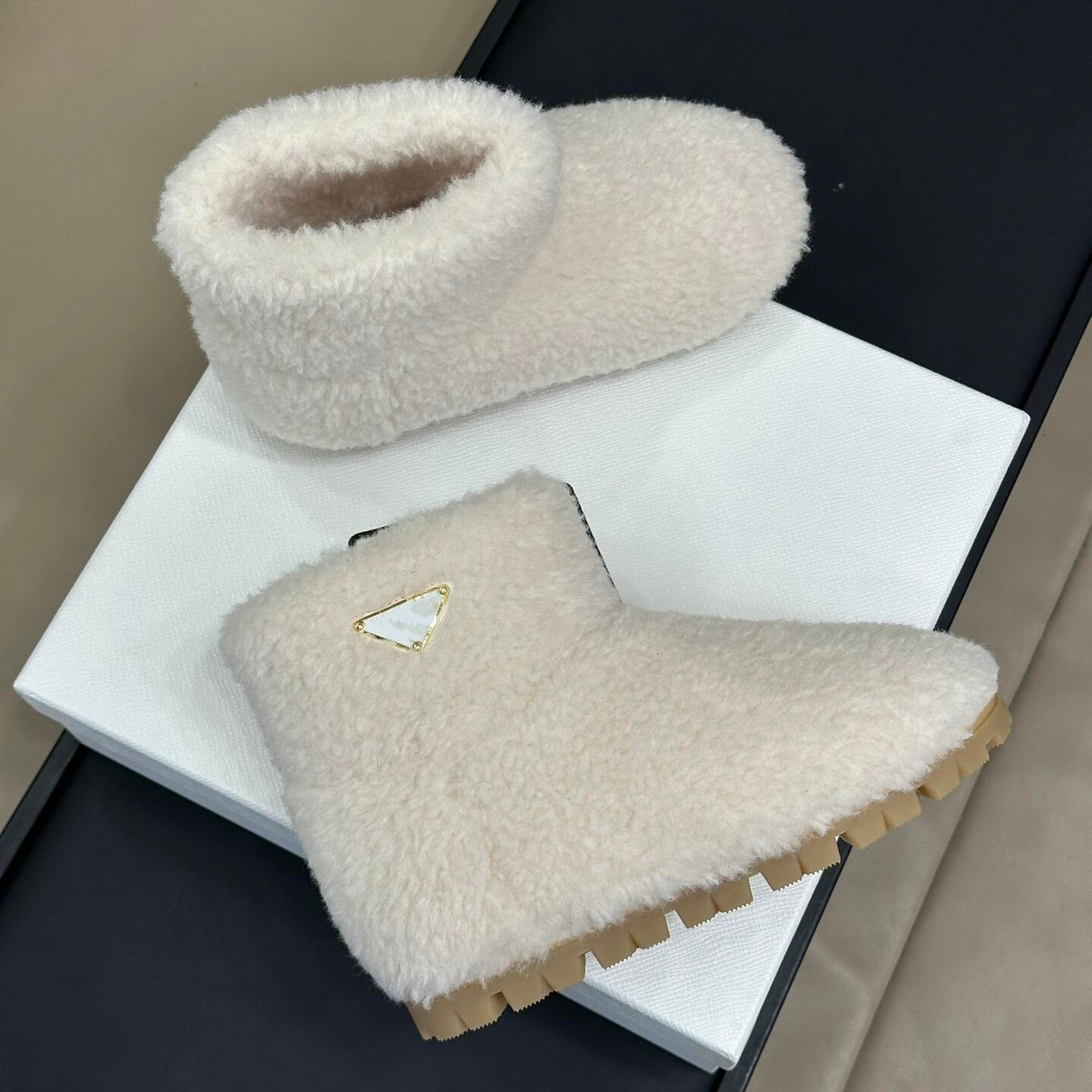 Booties Designer Luxury Shoe Female Furry Short Ankle Chunky Platform Winter Outdoor Street Wear Fashion Gold Logo Metallic Accent Hot Model Casual