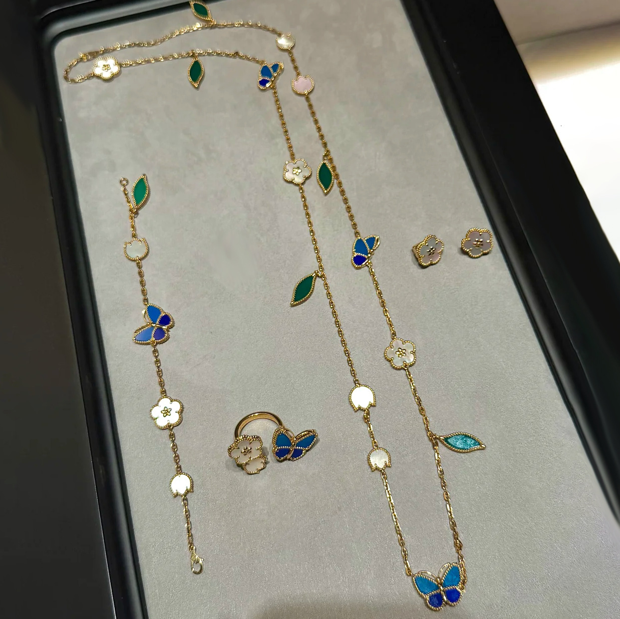 18K Gold-Plated Ladybug Blue Butterfly Bracelet, Four-Leaf Clover LUCKY Light Luxury Mother-Of-Pearl Green Leaf Layered Five-Flower Bracelet For Wom