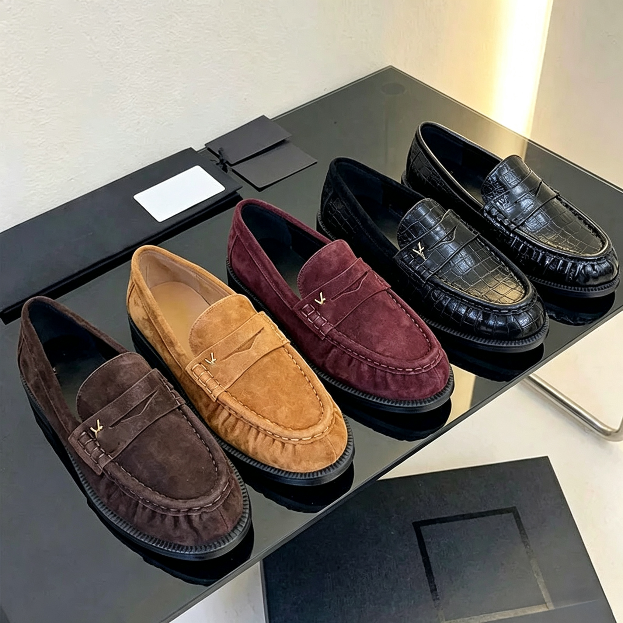 10A Designer 2025 New style 100% leather fine craftsmanship elegant design classic pleated details signature branding men and women loafers