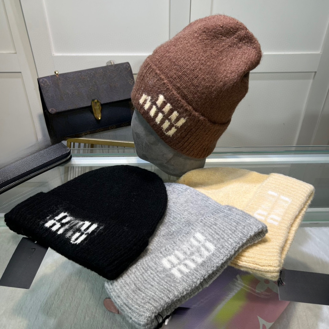 Designer Winter Knitted Beanie Unisex designer beanie Fashion Soft Bonnet Warm Outdoor Skull Cap, Stylish Autumn Hat for Men Women Ski Travel Wholes