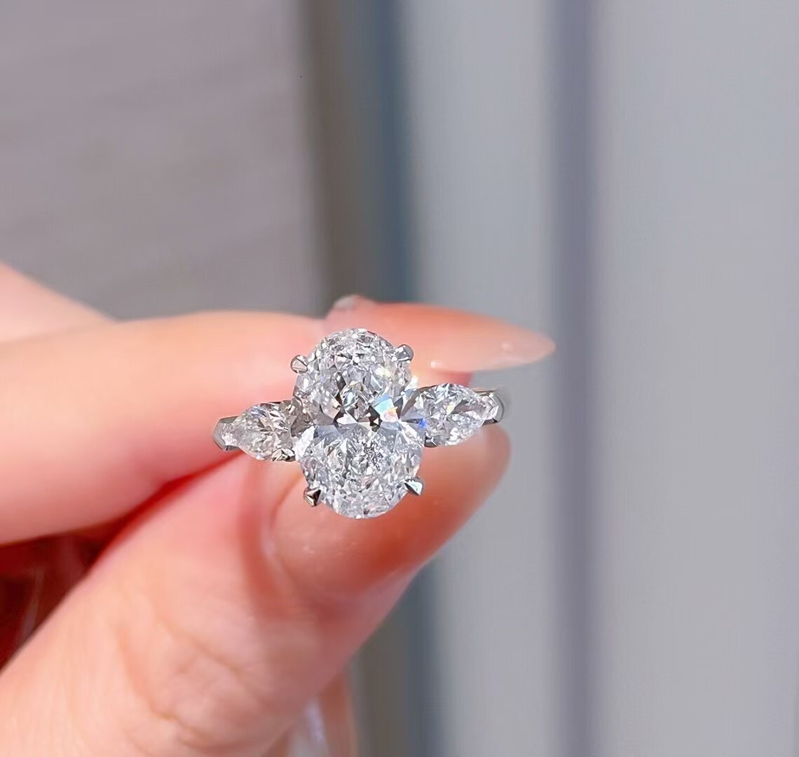 Manufacturer Oval Cut Lab Grown Diamond Ring 18K Solid White Gold 2ct VVS2 Clarity Luxury for Wedding or Gift