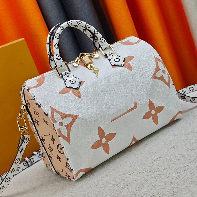 Designer Pillow Bag P9 25cm 30cm large capacity handbag Woman purse Shopping Bag Travel bag high quality Leather version high quality