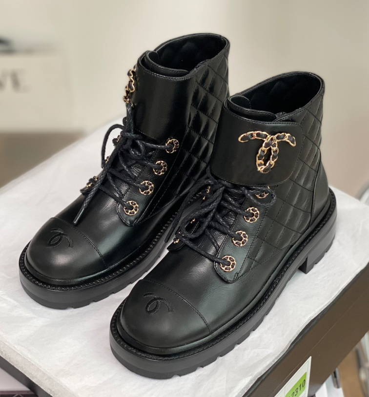 Women's Fashion CC logo Quilted Ankle Combat Boots, Designer Luxury brand Two Tone Leather Lace Up Short Booties, Chain Decor Cap Toe Platform