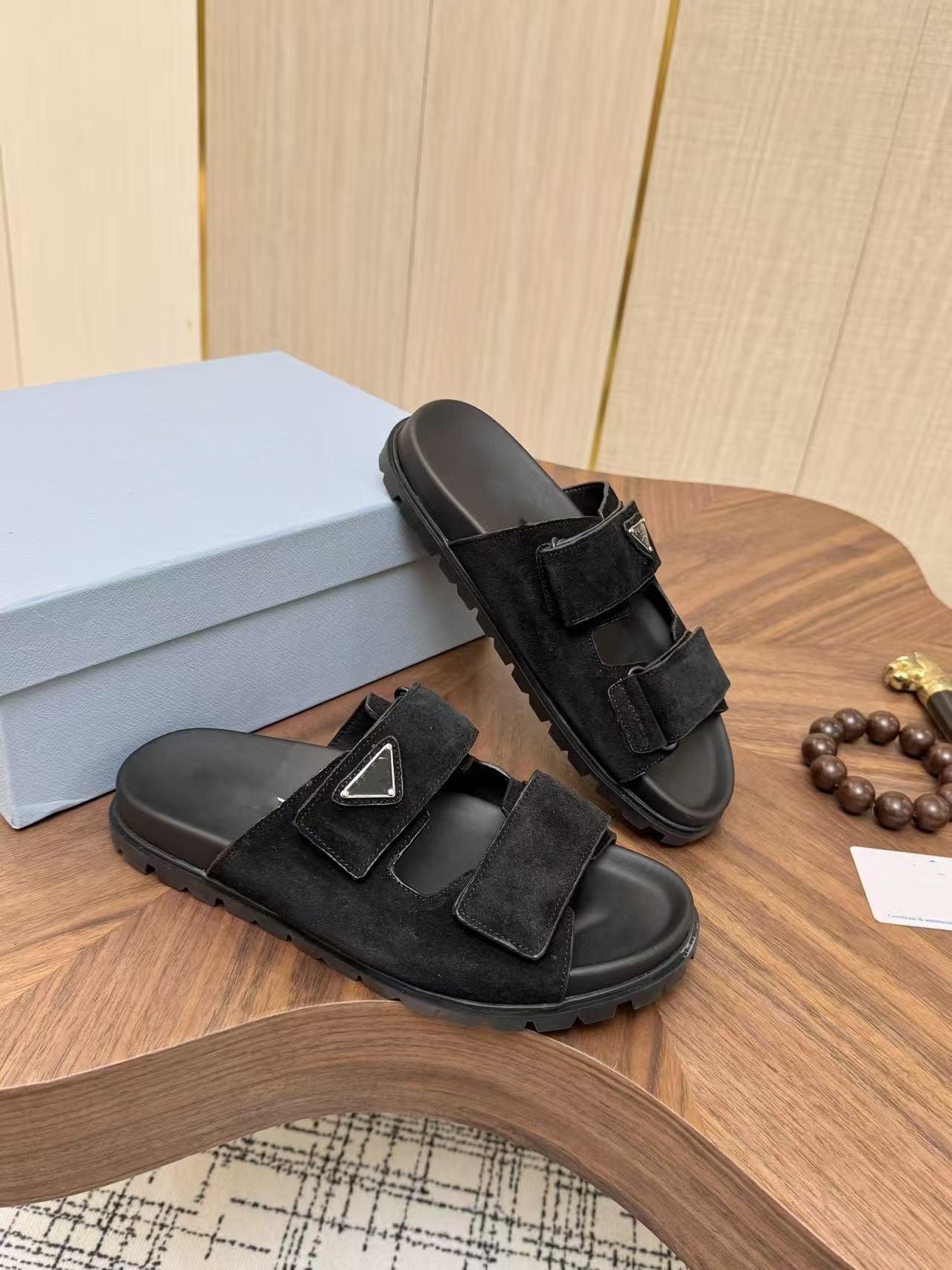 Estate Uomo Donna Sport Aero Slides Sandali piatti Infradito in pelle bianca nera Logo Lettering Pantofole da spiaggia Sconto per ragazzo Walking EU