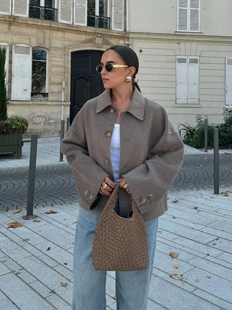 Coat Solid Lapel Full Sleeve Elegant Single Breasted Pockets Short Loose Outwear For Women 2025 New Casual High Street Overcoat D260909