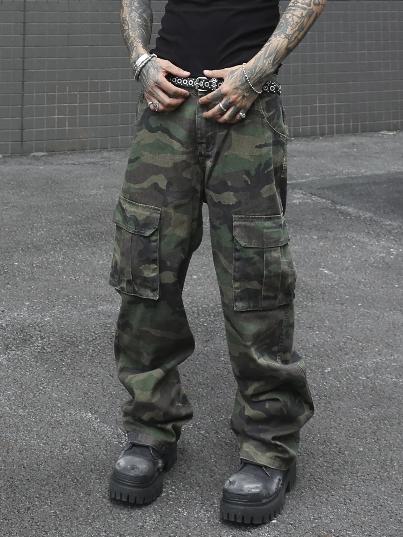 Men's Camouflage Utility Jeans. Multi-Pocket n. Stylish and Trendy. Loose Fit. 260909