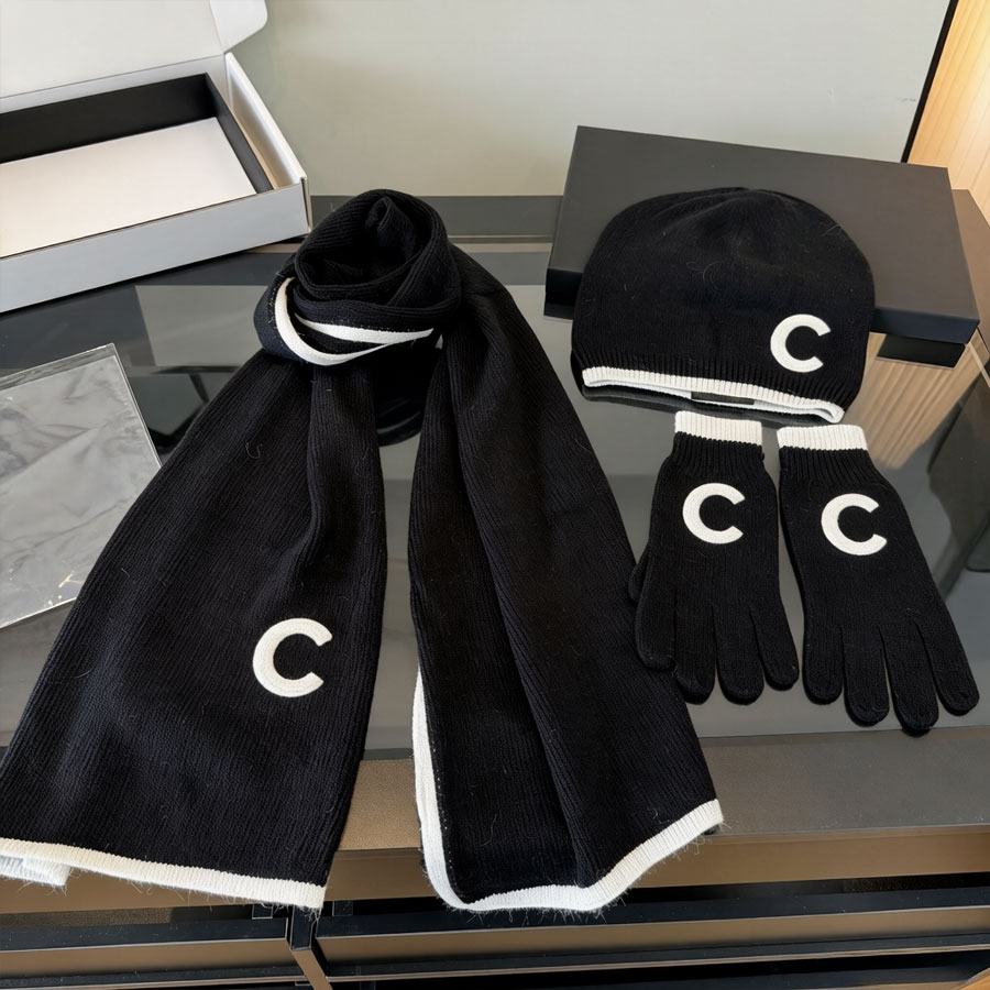 Designer Hats Scarf Gloves Three-piece Set Women Knitted Wool Sets Mens Winter Outdoor Warm Coldproof Windproof Scarf Soft Versatile Serviceable