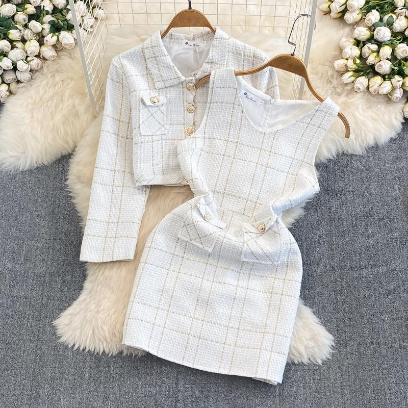 Ensemble assorti en tweed tissé à carreaux pour femme, boutons décoratifs en métal, veste courte et robe sans manches à col carré, tenue chic de