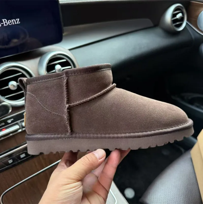 Winter Warm Fleece Lined Short Boots Cotton Shoes Unisex 2025 New Anti Slip Soft Sole Comfortable Puffy Cotton Shoes Men Women Size 35-44 Grey Black