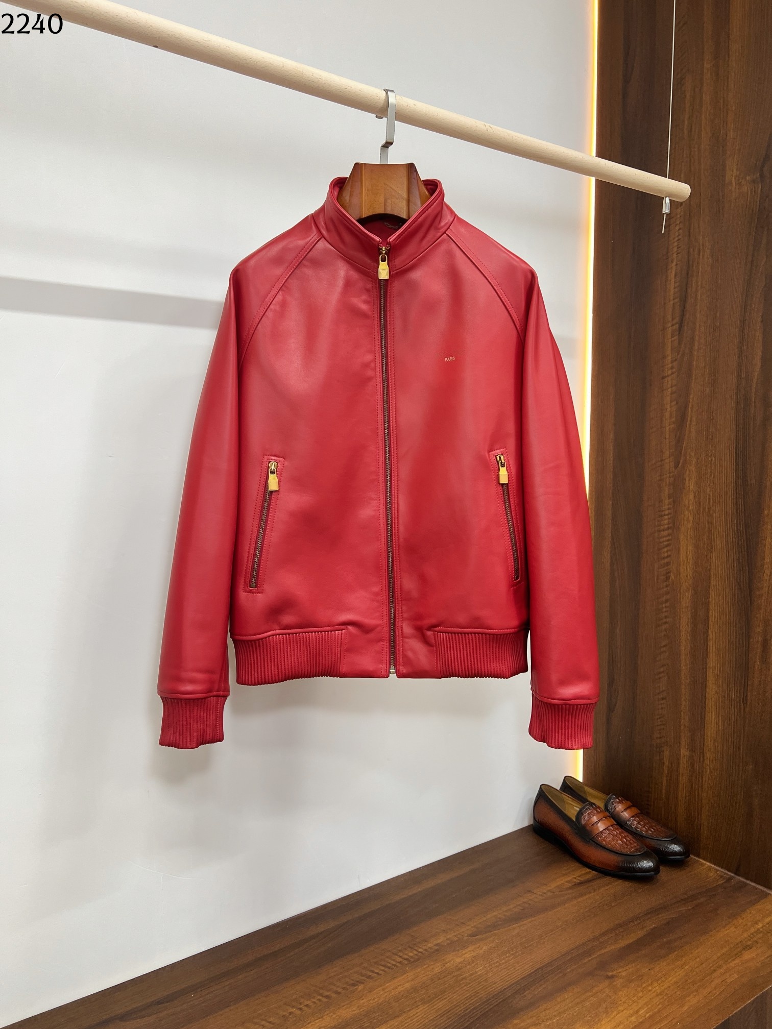 Designer men's leather jacket red cowhide bomb jacket stand up collar full zipper ribbed cuffs neutral loose fit casual windproof leather jacke