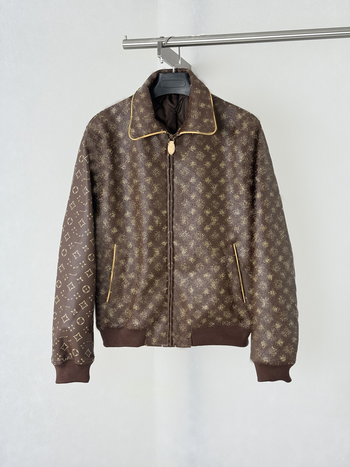 2026 Fashion Jacket 26SS Khaki Zipper Jackets Streetwear Outdoor Casual Oversize Jacket Brand Coats Satin Designer Jacket Clothing 43