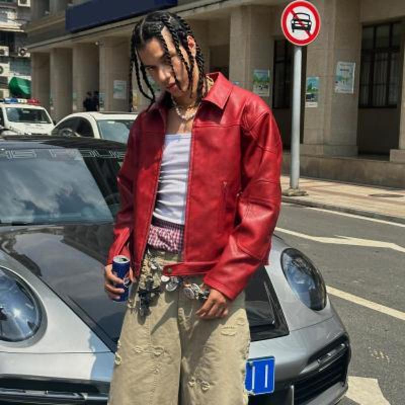 Vestes de créateurs Punk Rouge PU En Cuir Court Boxy Fit Veste À Revers Pour Hommes Style Coréen Casual Manteau De Moto Avec Plusieurs Poches Fer