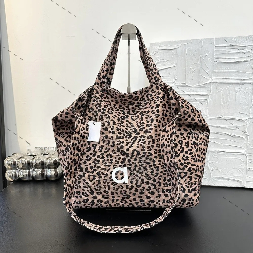 Designer Leopard Print Canvas Fashionable Versatile Gym Shoulder Large Capacity Yoga Tote Commuter Messenger Bag