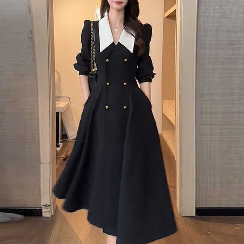 Contrasting Hepburn-style Black and White Dress Large Lapel Trench Coat Double-breasted Temperament Long Skirt Women's Commuting D260909