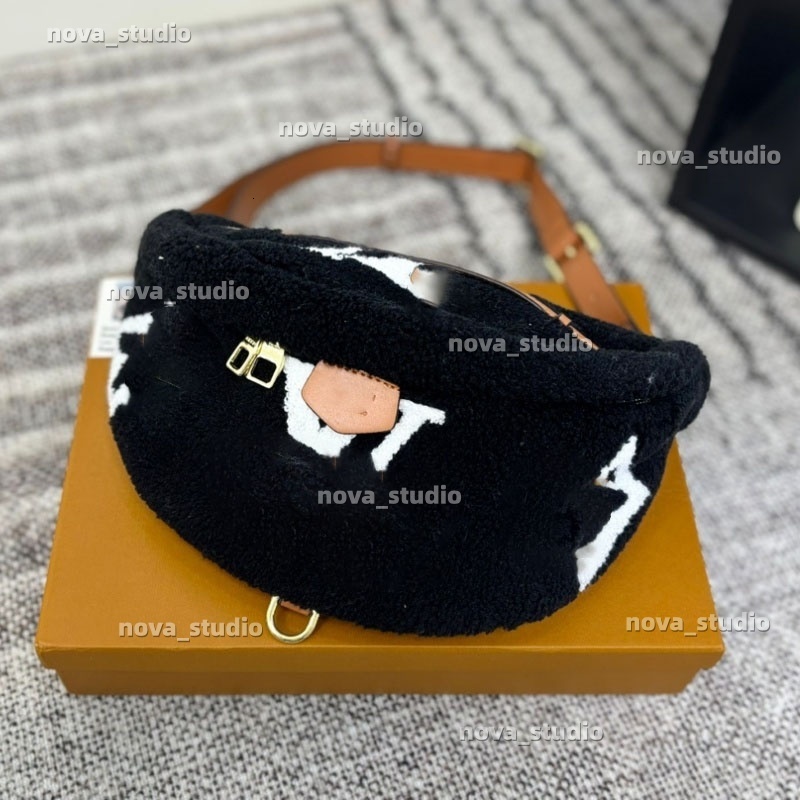 New Designer Shoulder Crossbody Bag Purse Designer 2026 Tote fashion brand summer senior sense large capacity commuter shoulder womens plushbag