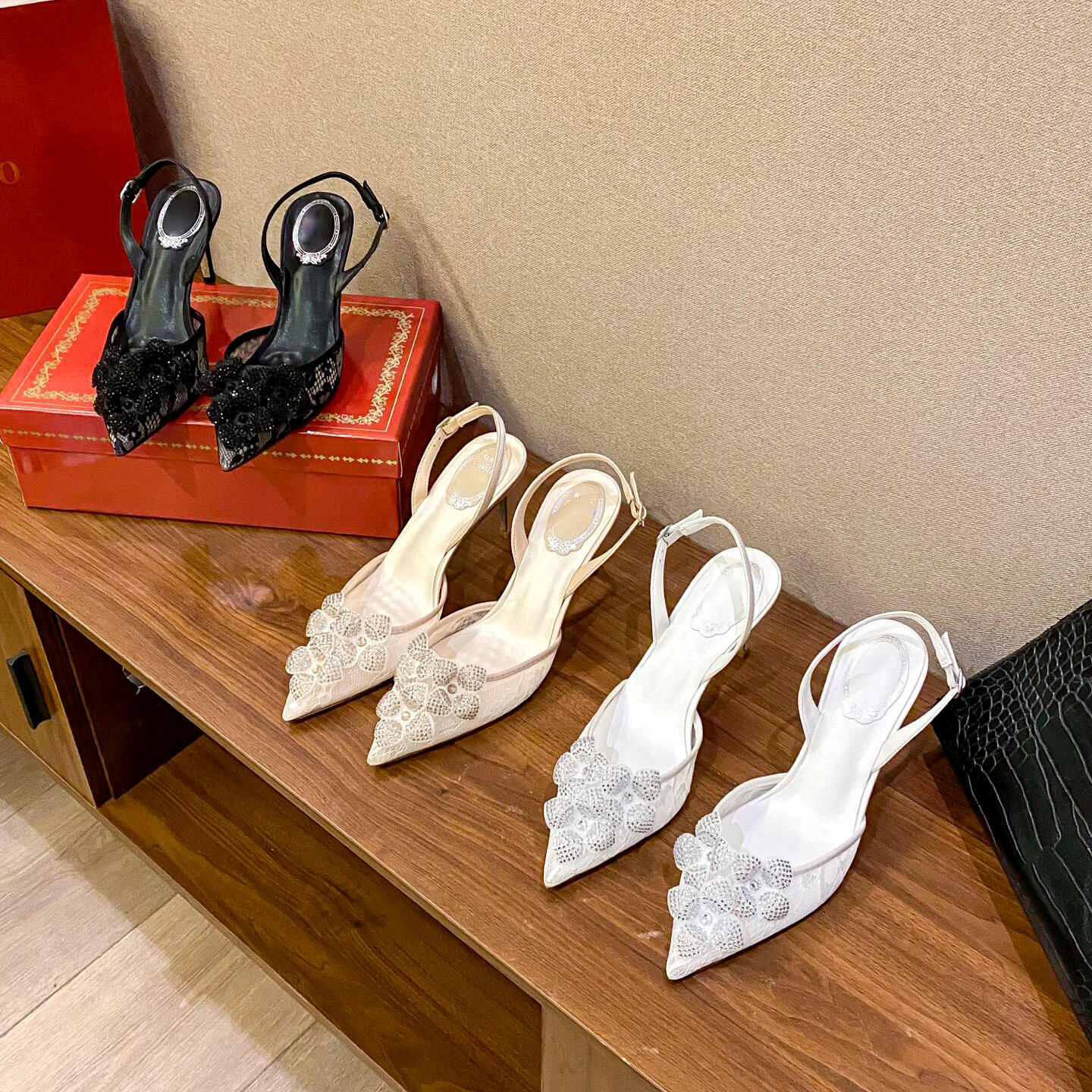 11 Designer-Kleidschuhe, modisch, Slingback, neue spitze Zehen, Luxus-High-Heel-Sommer-Sandalen, Damen-Stiletto-Pumps, Riemchen-Hausschuhe, Quaste,