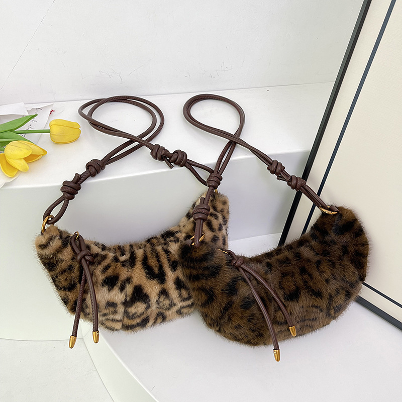 Dumpling tendance en peluche imprimé léopard pour femme, sac de créateur 2026, nouvelle collection automne/hiver, épaule simple au design sophist