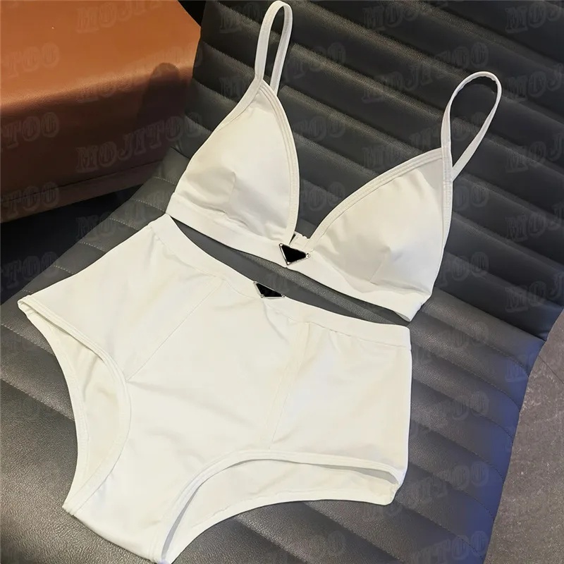 Badge en métal maillot de bain concepteur Bikini taille haute slips soutien-gorge ensemble de sous-vêtements pour les femmes mode Sexy maillot de