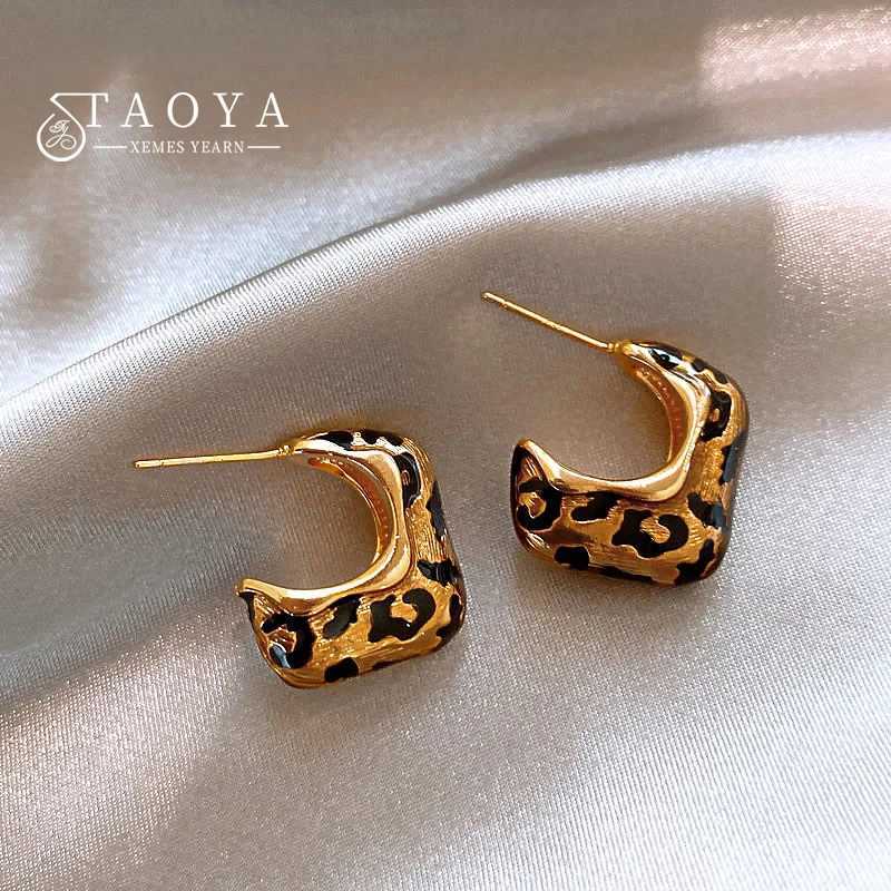 Gold Color Leopard Patterned Metal C-shaped Earrings For 2025 Autumn And Winter Jewelry Christmas Fashion cessories For Women M260922