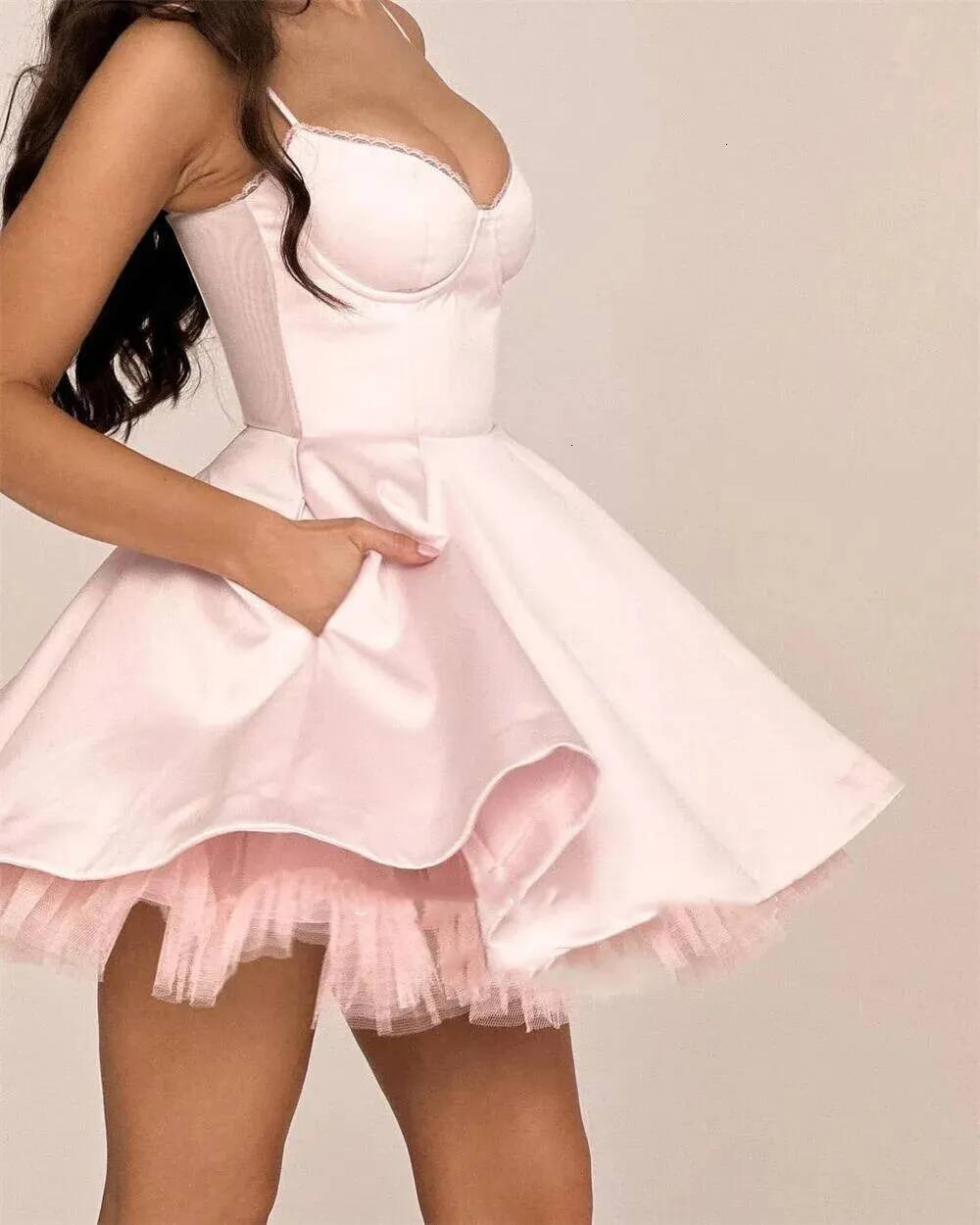 Sweetheart Abiti corti da ritorno a casa Una linea di raso nero Principessa Compleanno Laurea Prom Abito da festa Mb831 Youmaigowns