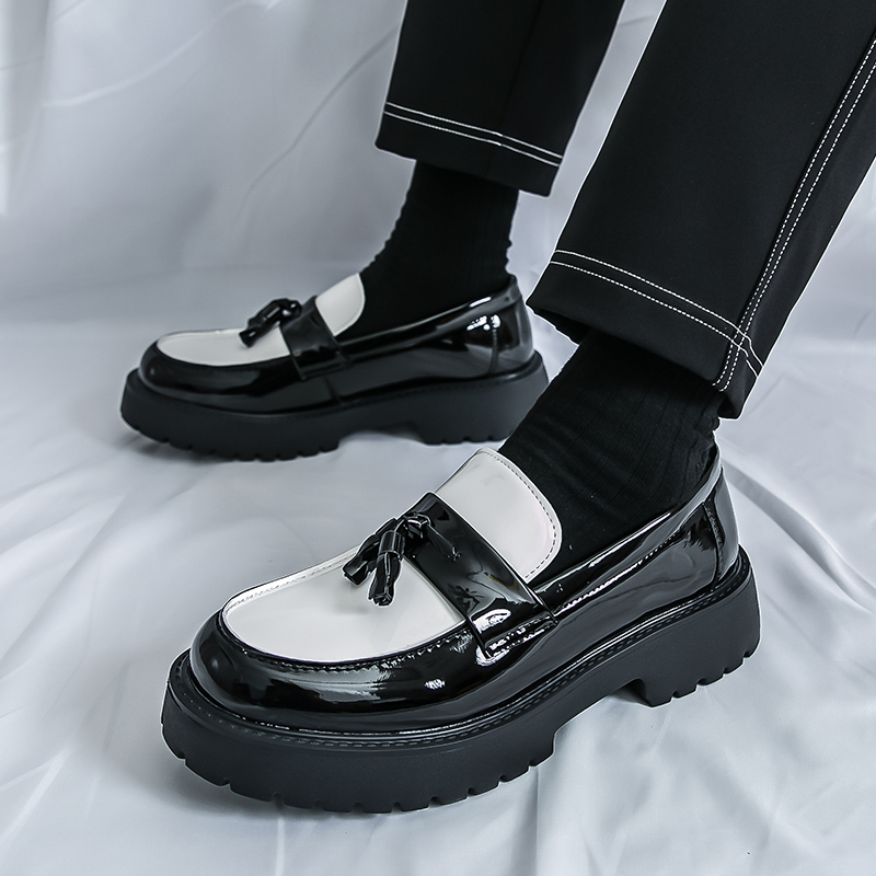 2026 Four Seasons Black and White Color blocked Tassel loafers Men's shiny leather thick sole height increasing set, fashionable and trendy cas