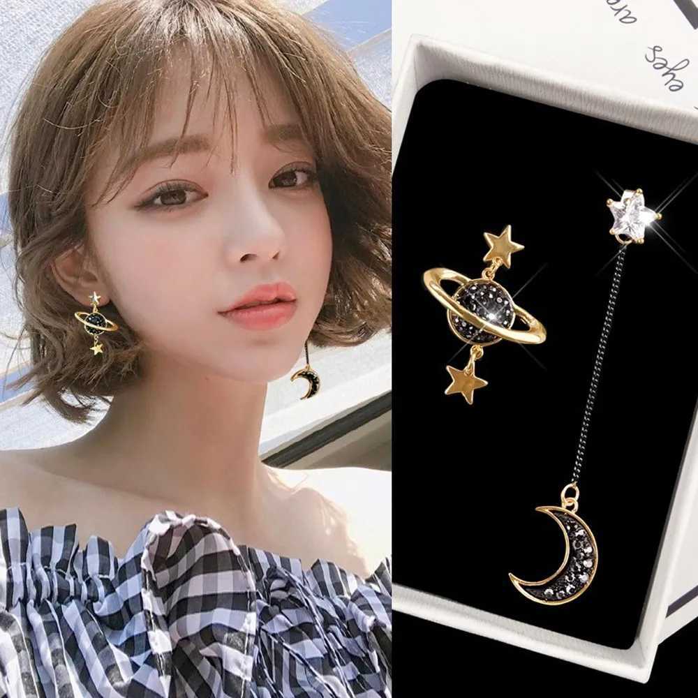 Clip on Earrings 2019 New Korean Japan Creative Cute Universe Moon Star No Pierced Asymmetirc Design Ear Clips for Women M260922