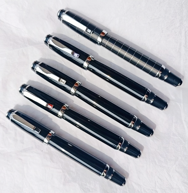 Luxury Black Classic Rollerball Pen with Red Diamond Inlay Silver Trim Business Signature Writing Pen for Gift Collection custom logo and box