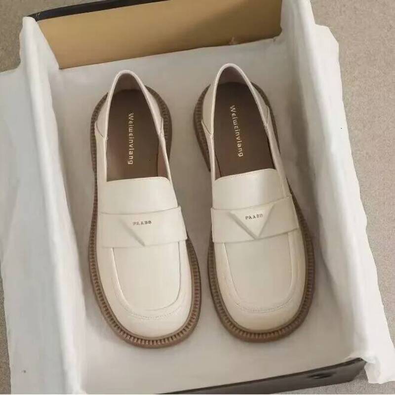 New Designer shoes Flat Single Thick Sole British Style Small Leather Black Round Toe Large 136 Size Women's Shoes