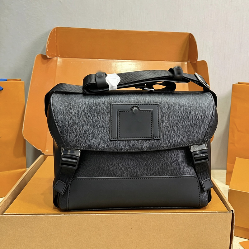 Vintage Black Men's Designer Messenger Sac de haute qualité en cuir Flap Sac à bandoulière large sangle causale quotidienne carrée grande capacit