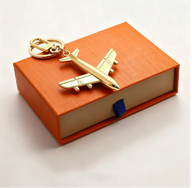 Porte-clés d'avion en cuir, chaîne classique, portefeuille de luxe de styliste, porte-clés de sac, pendentif de charme pour femmes et filles, cad