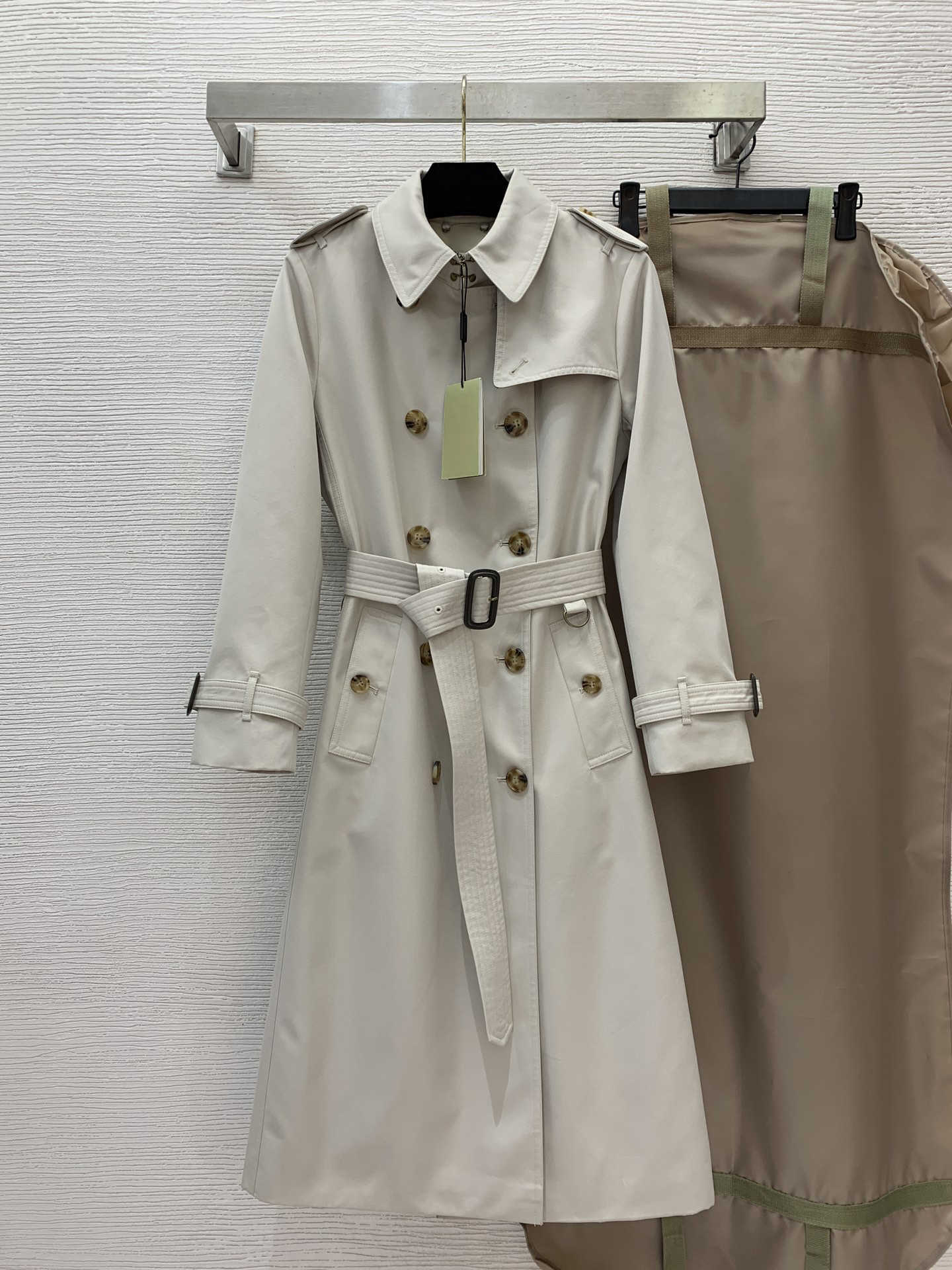 trench coat women long designer Classic Epaulettes Double Breasted Lapel Windbreaker Jacket Check lining Cuffed sleeve waterproof High Quality Wi