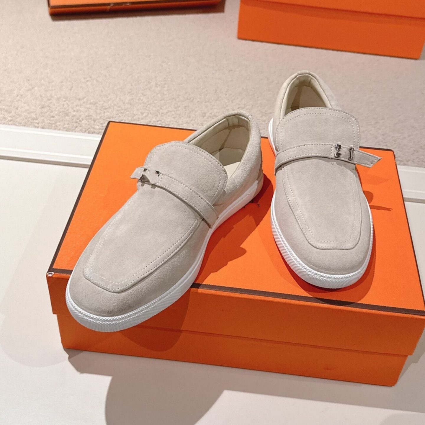 Designer Luxury Shoe Casual Leather Sneaker Slip On Low Top White Rubber Sole Womens Lady Street Modern Trendy Stylish College Youth Hot Sale Female