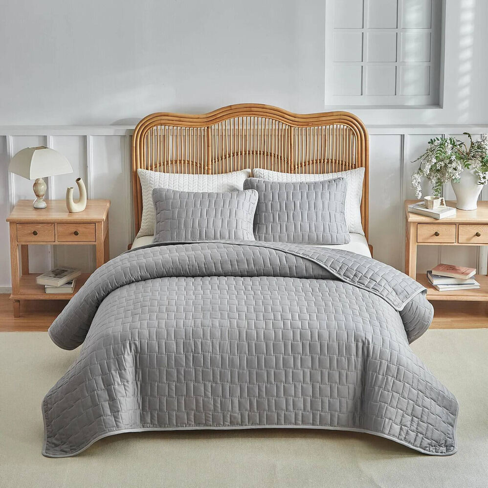 Luxury Designer Luxury Designer Color Quilted Bed Cover 3 Piece Home Thin Quilt Simple Solid Bedding Set Free Shipping Shipping