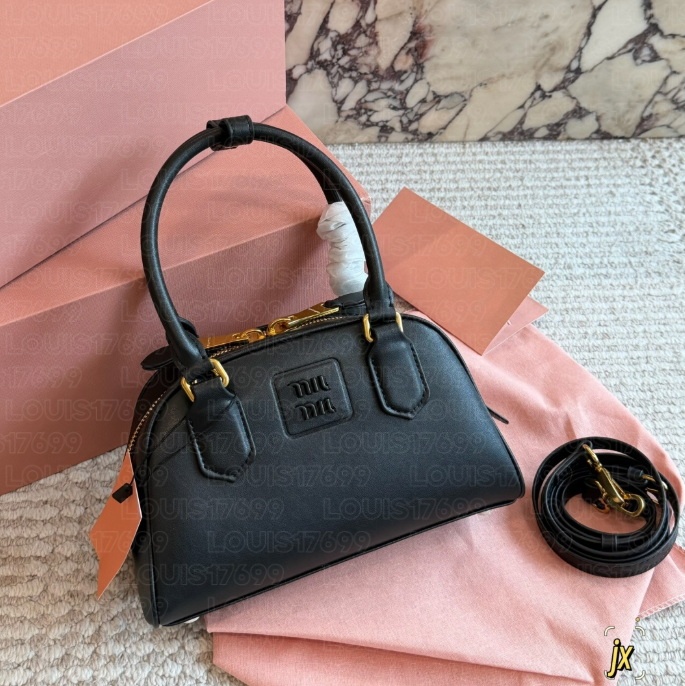 10a designer Trendy Ladies wander Style Small Bowling Bag Solid Color Leather Handbag Zipper Closure Crossbody Shoulder Bag Shopping bag wallet