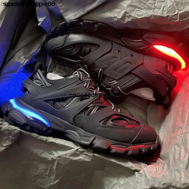 Track LED Sneaker shoes track 3 30 Designer Shoes Men Women Triple white black leather trainers sports Tracks Jogging Walking With Box size 3545 X24