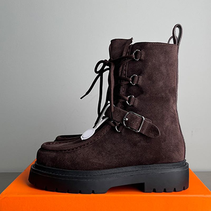 Designer Land ankle Boot Womans Personalized Lace Up Chestnut Suede Shoes Non Slip Rubber Outsole Knight Boot Womens Vintage Style Casual Wear Short
